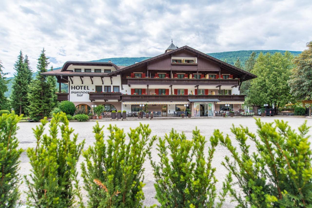 Hotel Sigmunderhof Chienes Exterior photo