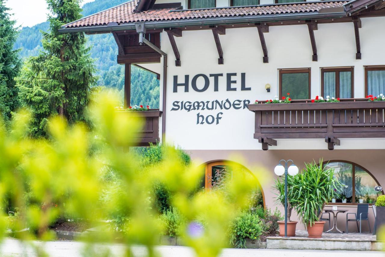 Hotel Sigmunderhof Chienes Exterior photo
