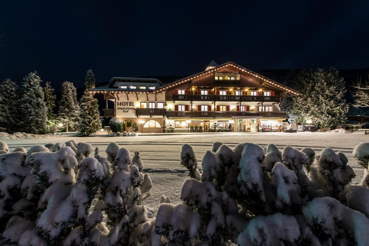 Hotel Sigmunderhof Chienes Exterior photo
