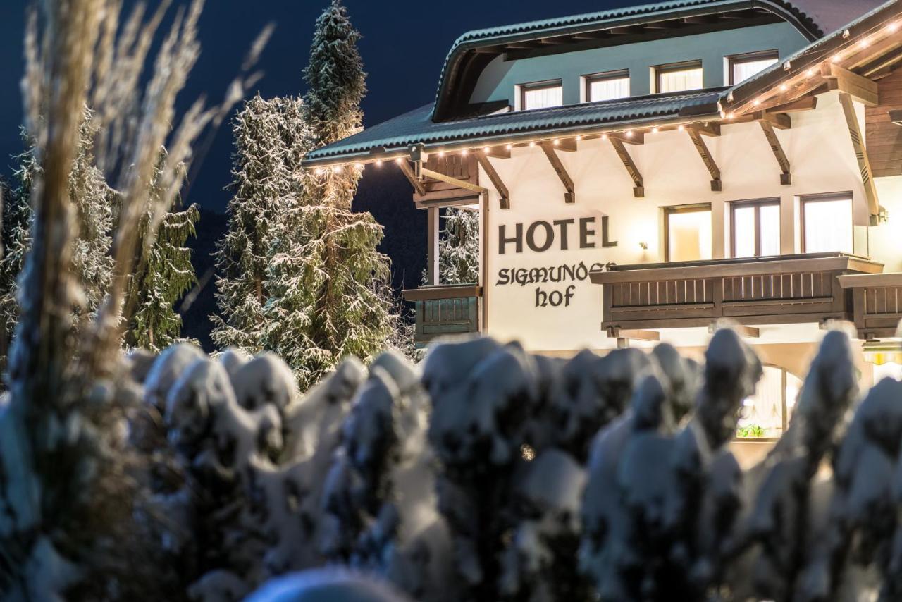 Hotel Sigmunderhof Chienes Exterior photo