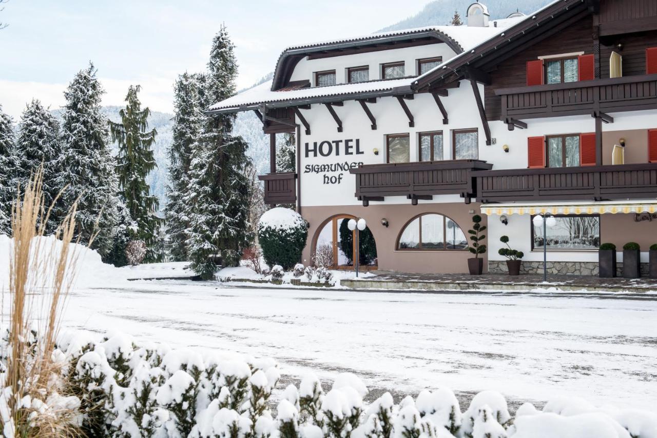 Hotel Sigmunderhof Chienes Exterior photo