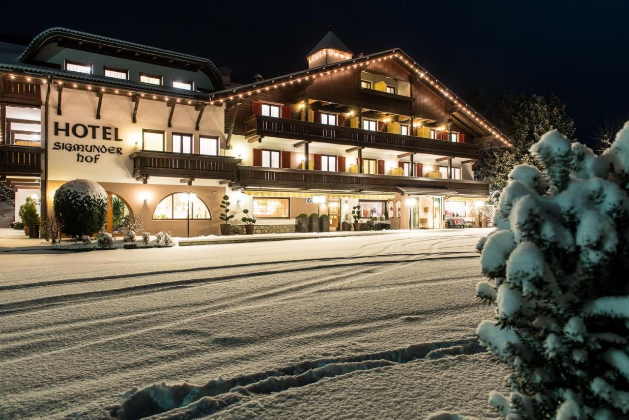 Hotel Sigmunderhof Chienes Exterior photo